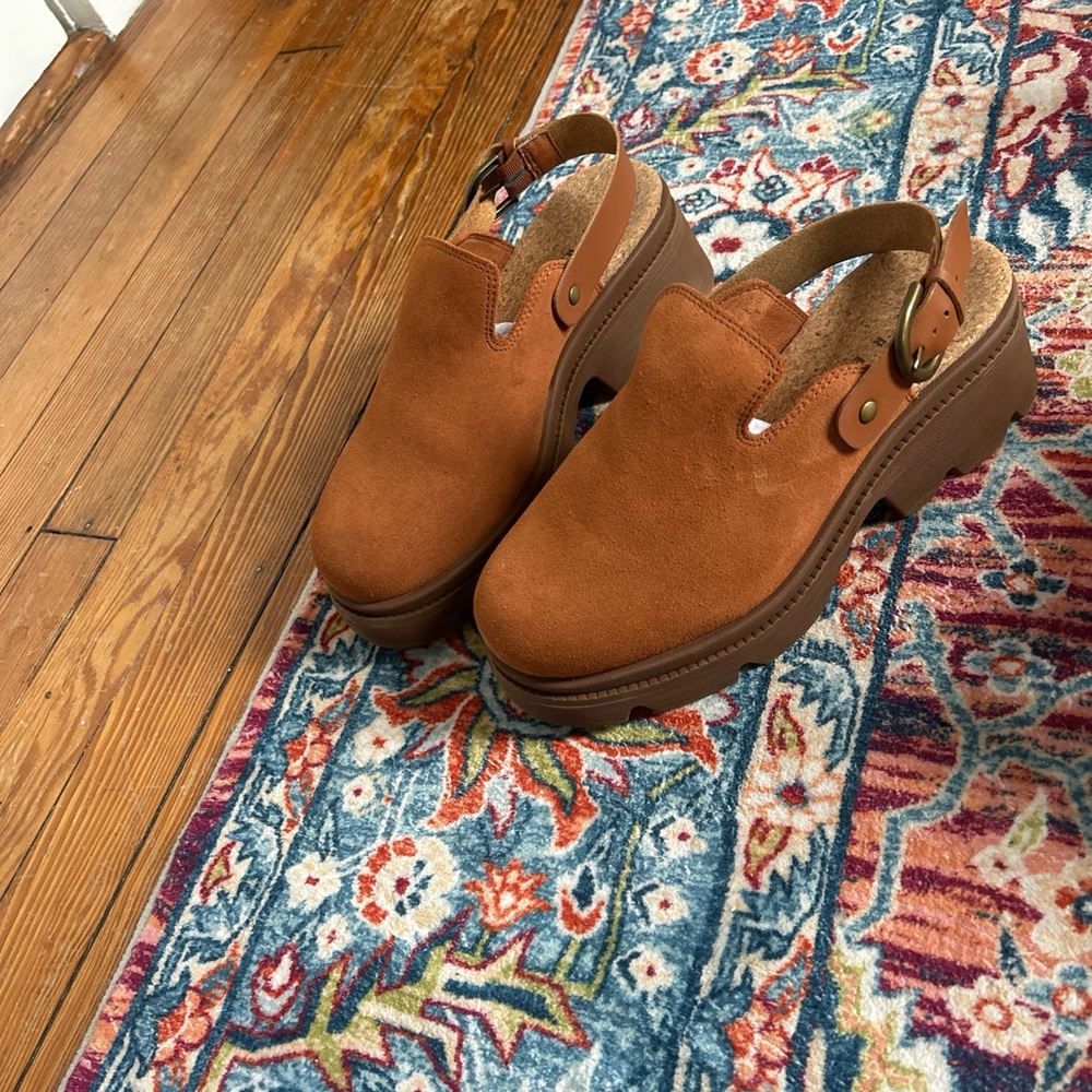 REEF Women's Tan Suede Clogs